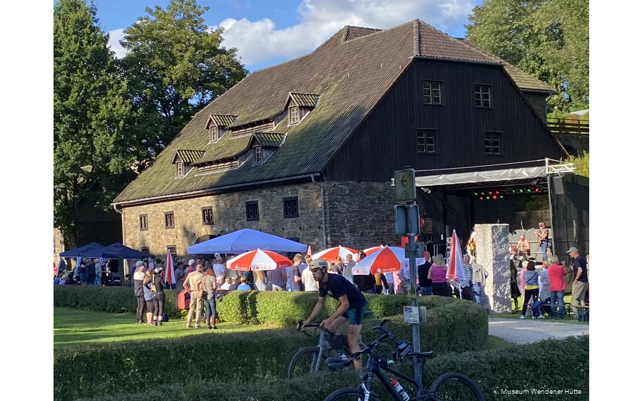 FER_2025_Hüttenrock_Wendener Hütte.jpg