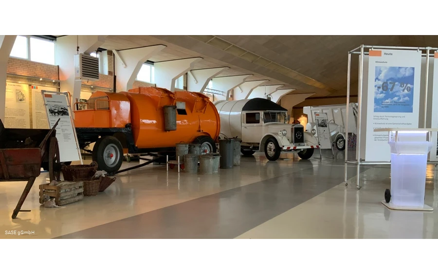 historische Gefäße und Fahrzeuge Ascheabfuhr