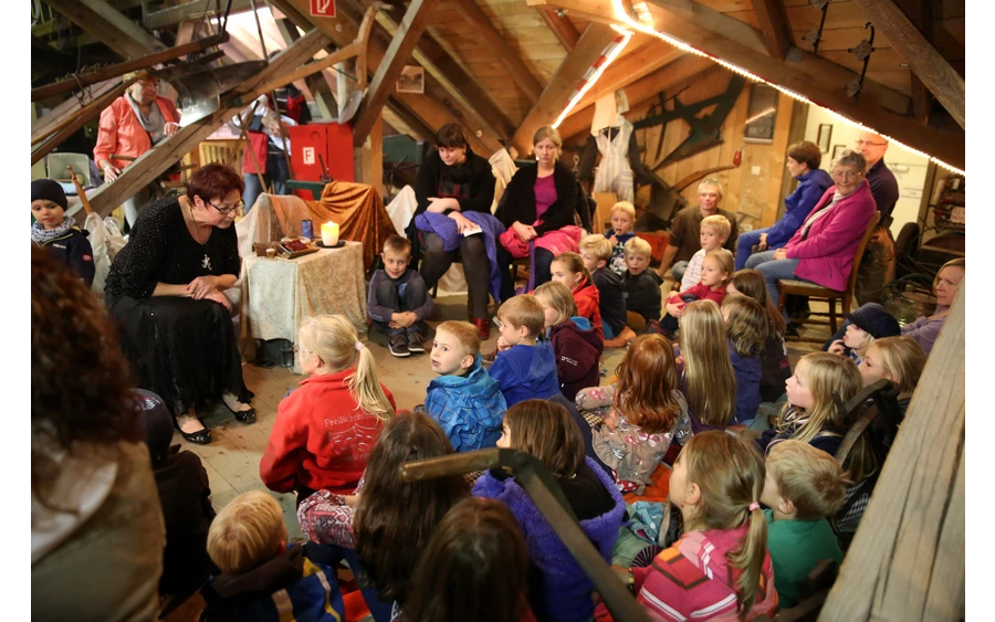 Petra Griese_Märchenstunde im Technikmuseum_Foto Axel Ollenschläger.JPG