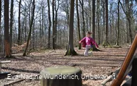 Tiergarten_Mädchen springt den Hirschsprung