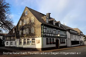 Das Heimatmuseum befindet sich im alten Rathaus in der Siegener Straße.