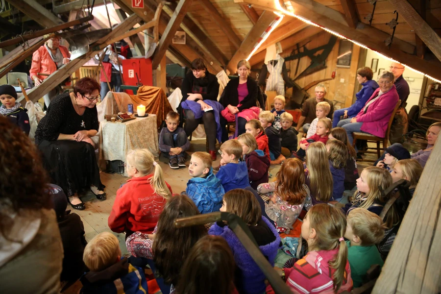 Petra Griese_Märchenstunde im Technikmuseum_Foto Axel Ollenschläger.JPG