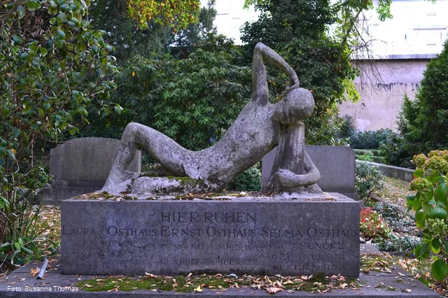 Buschey Friedhof Hagen. Grabmal Ehepaar Osthaus, g