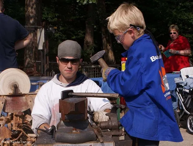 Schmieden mit Kindern und Jugendlichen