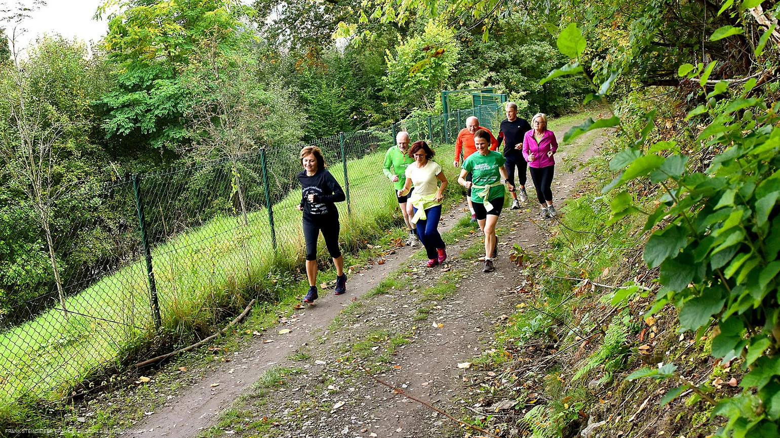 Hinauf zu einem von Siegens sieben Hügeln: dem Fischbacherberg