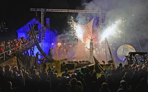 Luise heizt ein 2014 bei Nacht Heinz-Dieter Wurm.jpg