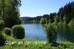 Entlang der Ufer führen verschiedene Wanderwege