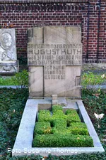 Buschey Friedhof Hagen Gedenkstein für August Kuth
