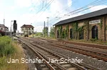 Café Basico (rechts) im alten Lokschuppen
