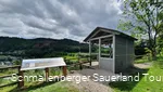 Aussichtspunkt mit Schutzhütte oberhalb von Niedersorpe