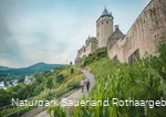 Wandernde an der Burg Altena