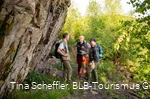Wittgensteiner Schieferpfad - Gruppe am Felsen