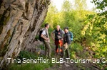Wittgensteiner Schieferpfad - Gruppe am Felsen
